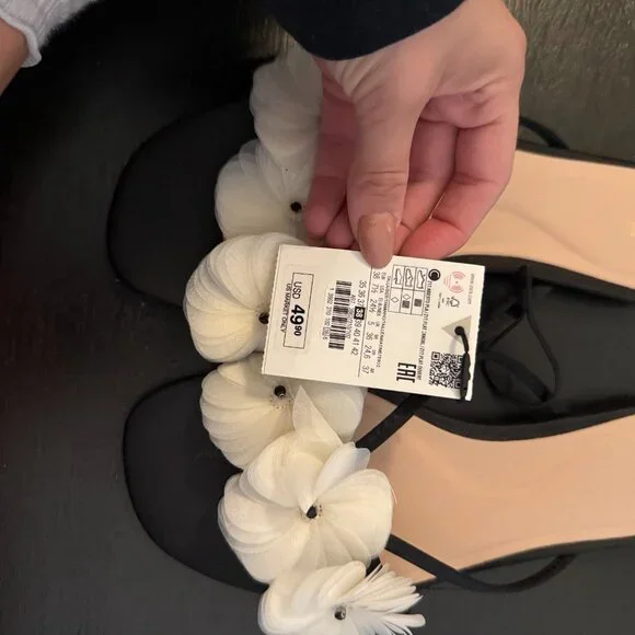 Zara Black and White Floral Sandals - Picture 2 of 4
